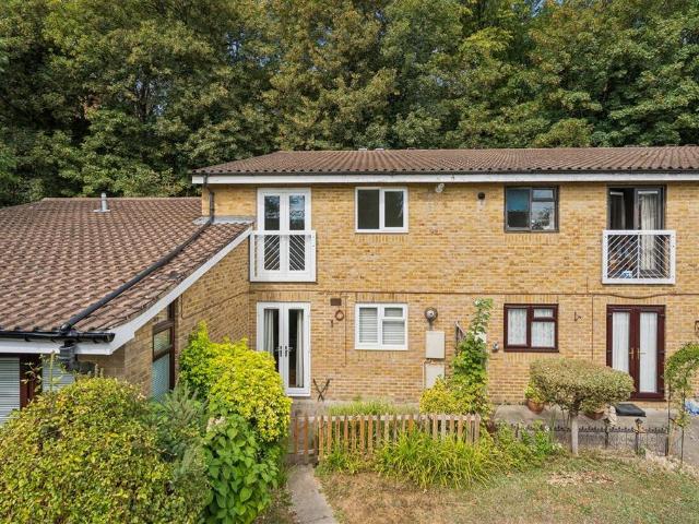 Flat for sale in Denham, Denham Green
