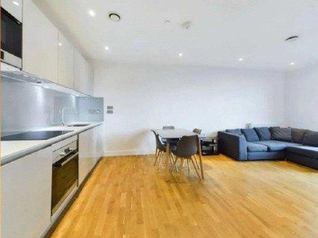 Flat for sale in London Borough of Lewisham, Ladywell
