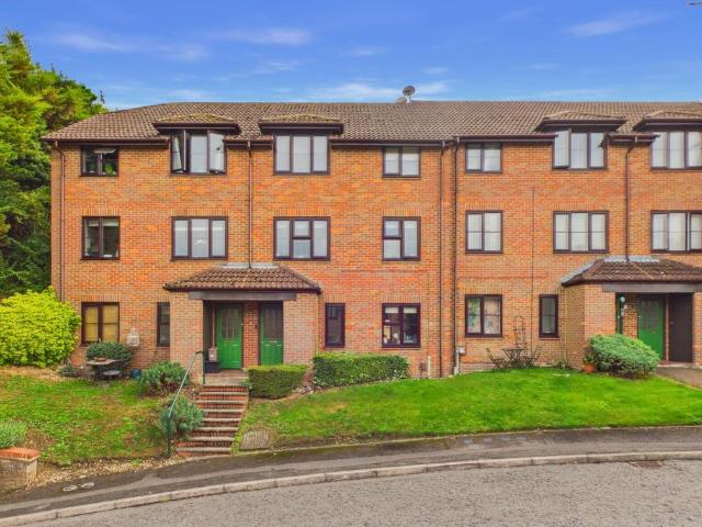 Flat for sale in Hilltop, Lye Green