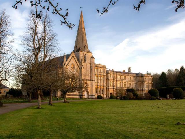 Flat for sale in Fossebridge, Gloucestershire