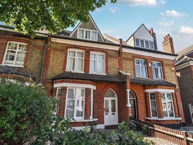 Flat for sale in East Dulwich, Greater London