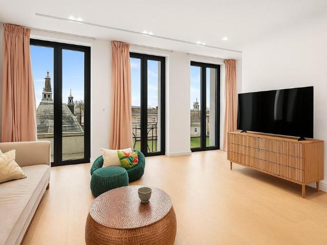 Flat for sale in St Clement Danes, Greater London