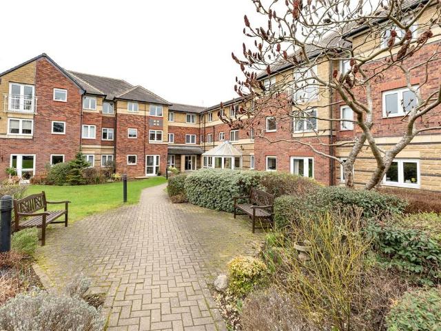 Flat for sale in Primley Park, Alwoodley