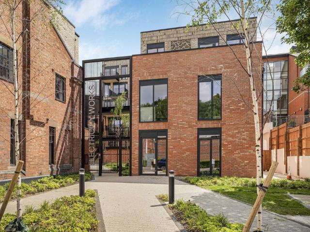 Flat for sale in St Albans, Five Acres