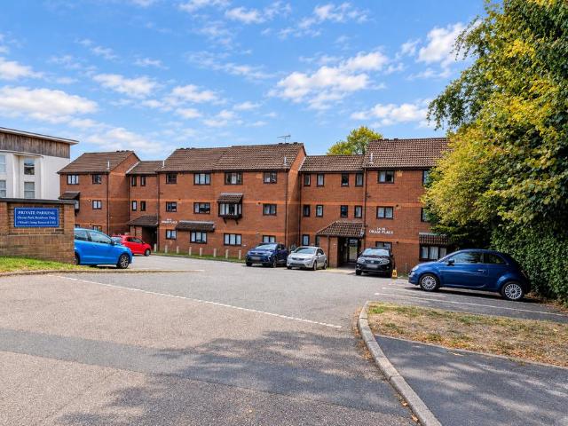 Flat for sale in Corner Hall, Dacorum