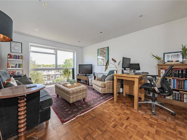 Flat for sale in London Borough of Richmond upon Thames, Greater London