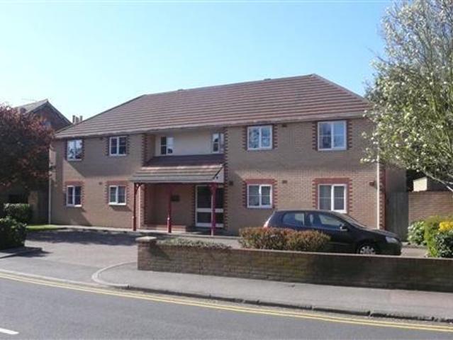Flat for sale in London Borough of Hounslow, Greater London
