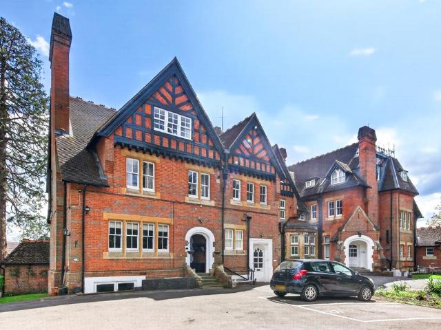 Flat for sale in Little Sandhurst