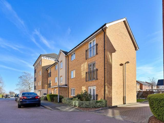 Flat for sale in Kingswood, North Watford