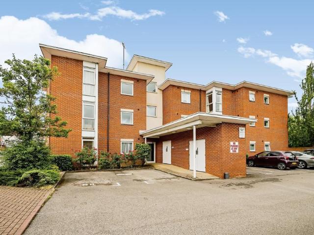 Flat for sale in Walton, Aylesbury