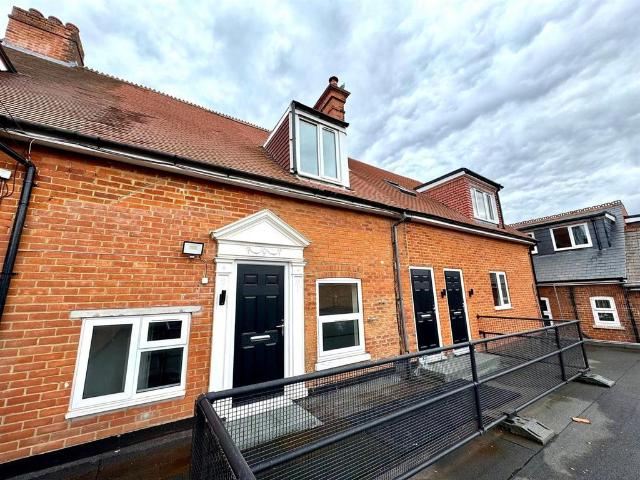 Flat for sale in Fleet, Hart
