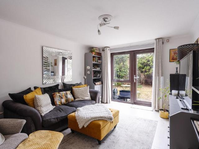 Flat for sale in Queens Park, Billericay