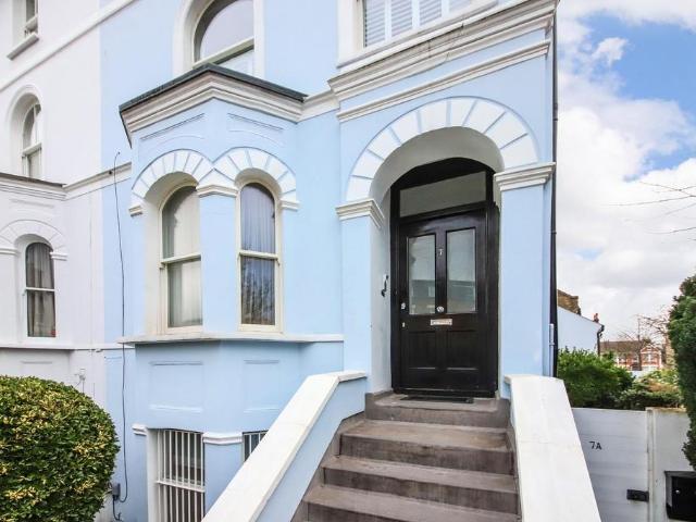 Flat for sale in West Norwood, Greater London