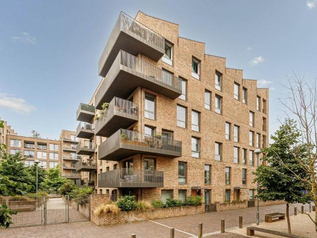 Flat for sale in London Borough of Hounslow, Greater London