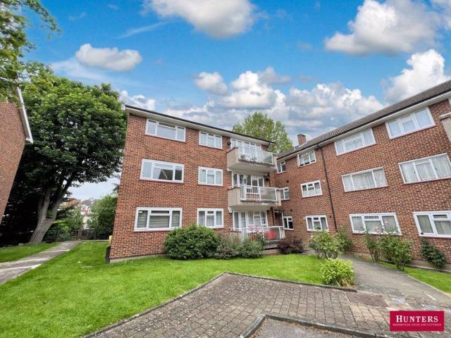 Flat for sale in Southgate, Greater London