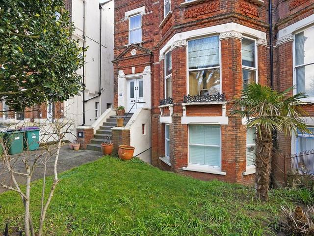 Flat for sale in Folkestone