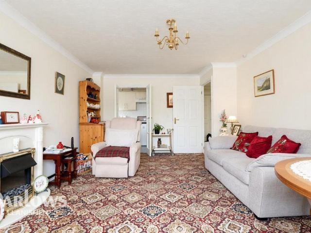 Flat for sale in Llanishen, Cardiff
