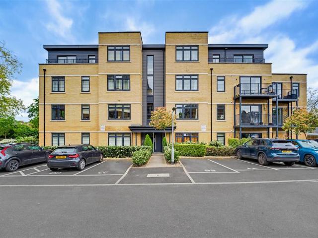 Flat for sale in London Borough of Hounslow, Spring Grove