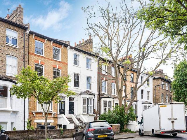 Flat for sale in Shacklewell, Greater London