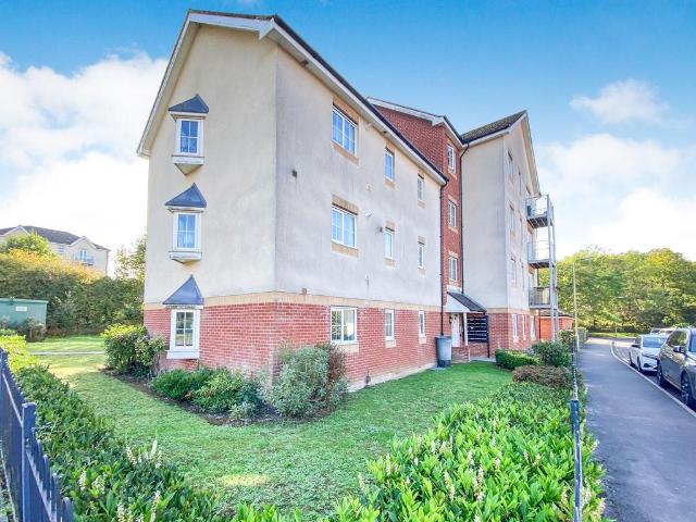 Flat for sale in Shamblehurst, Eastleigh