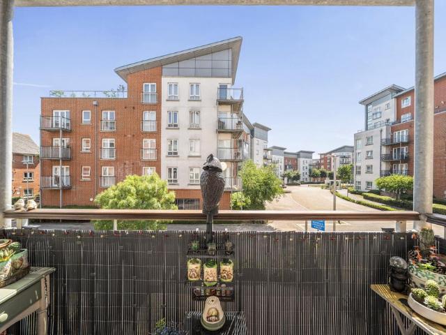 Flat for sale in Poole