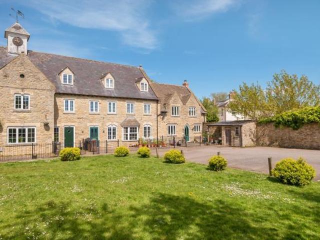 Flat for sale in Evershot, Oxfordshire