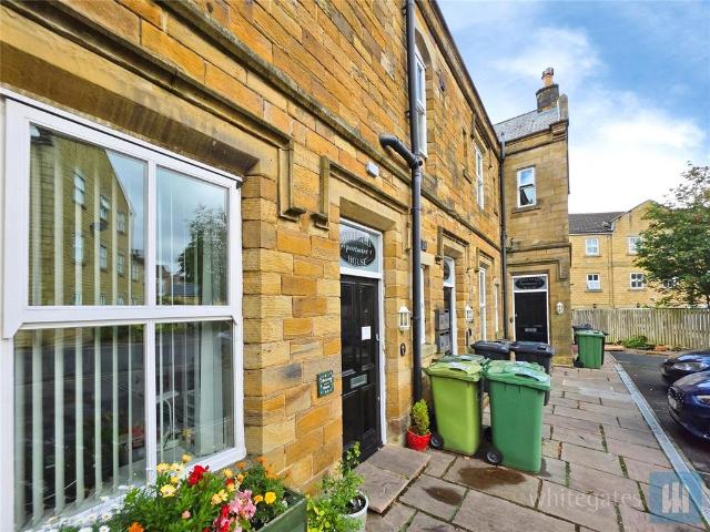 Flat for sale in Batley, West Yorkshire