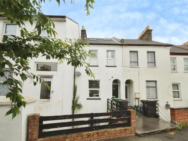 Flat for sale in London Borough of Croydon, Selhurst