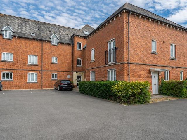Flat for sale in Coedkernew, Wales