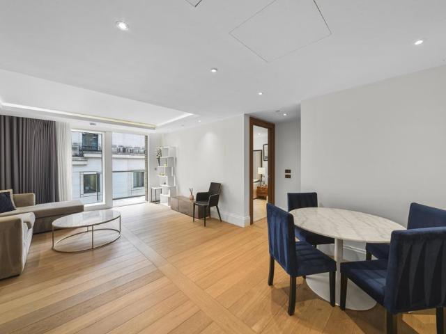 Flat for sale in St Clement Danes, Greater London