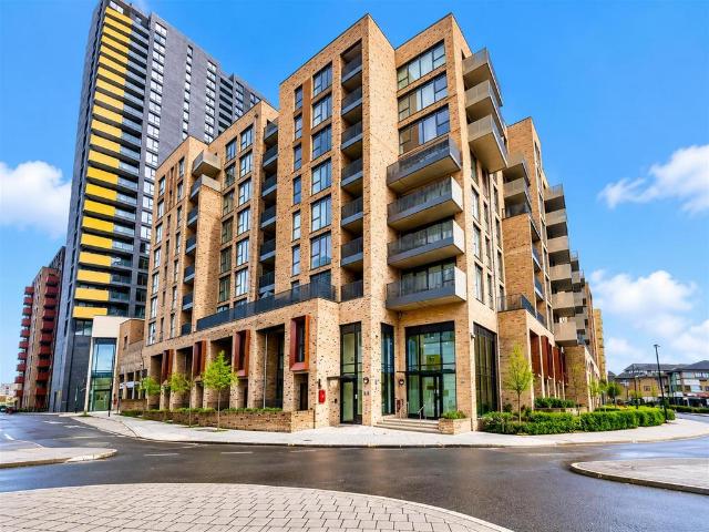 Flat for sale in London Borough of Hounslow, Greater London