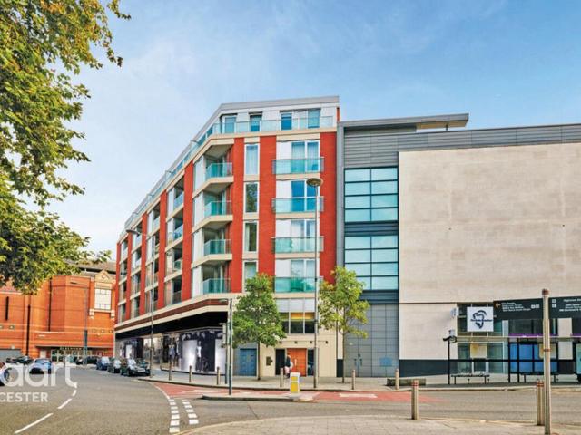 Flat for sale in Black Friars, Old Wharf