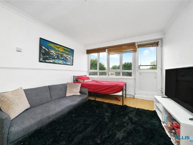 Flat for sale in Ratcliffe, Stepney