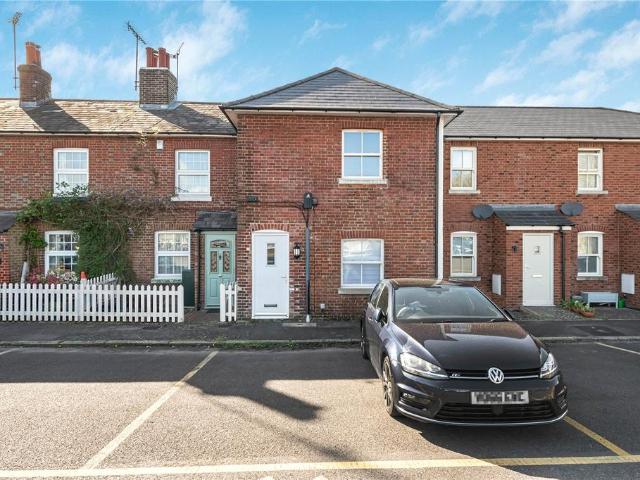Flat for sale in Perryfields, West Sussex