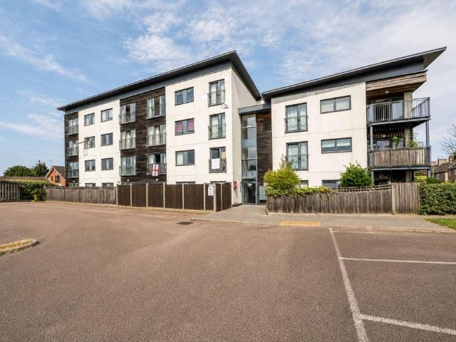 Flat for sale in Hatfield, Fretherne
