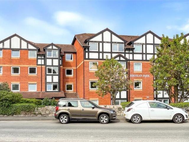 Flat for sale in Colwyn Bay, Wales