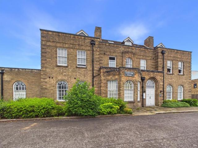 Flat for sale in Gloucester, Gloucestershire