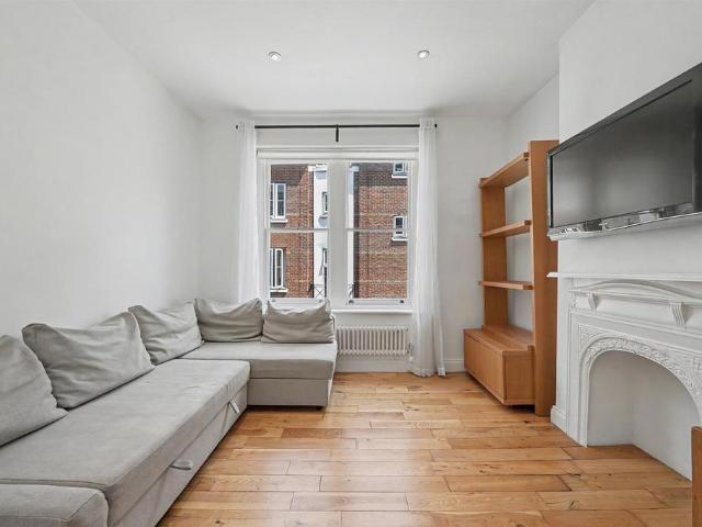 Flat for sale in Paddington, Greater London