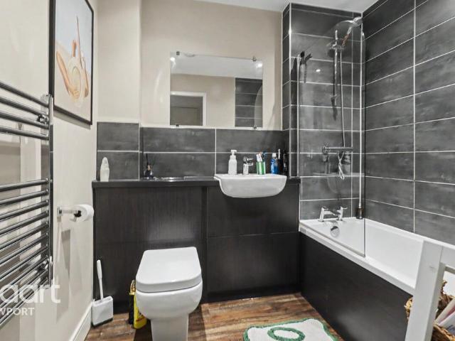 Flat for sale in Maesglas, Wales