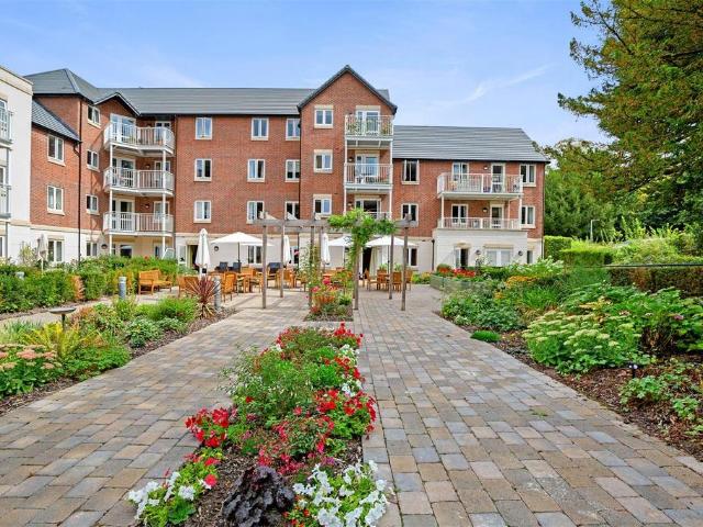 Flat for sale in Devizes, Wiltshire