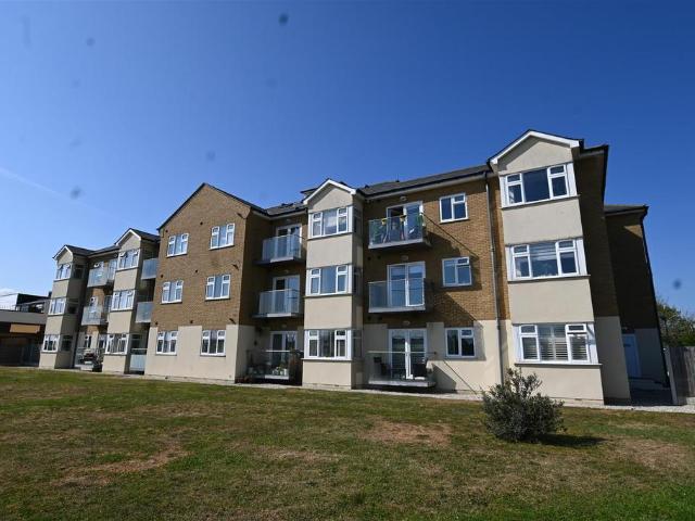Flat for sale in Canvey Island