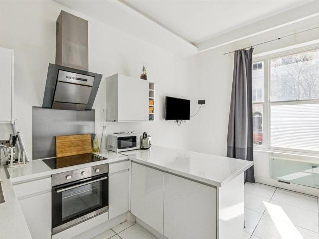 Flat for sale in Bayswater, Greater London