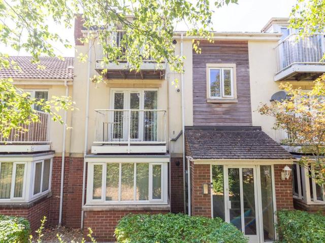 Flat for sale in Feckenham, City Of Bristol