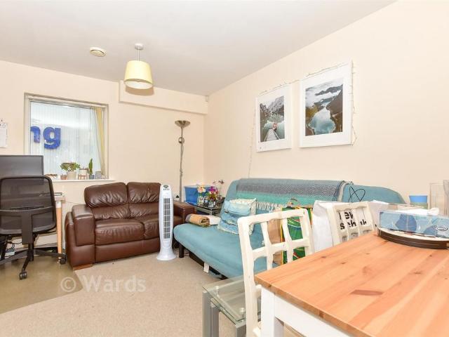 Flat for sale in Midway, Kent