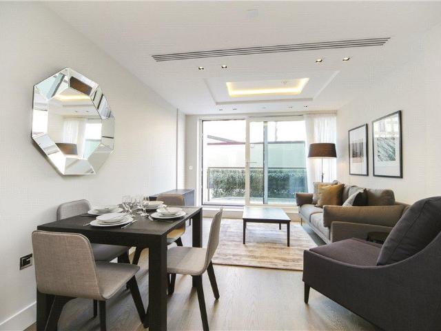 Flat for sale in Kensington, Greater London