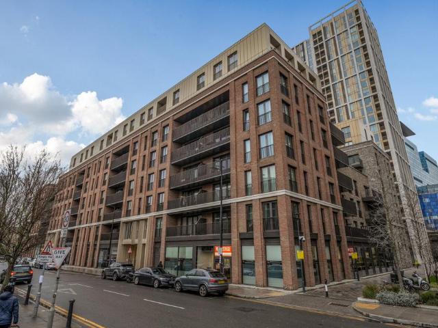 Flat for sale in St. George in the East, Stepney