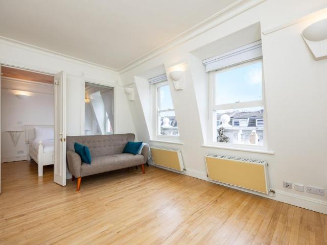 Flat for sale in Earl's Court, Isle Of Man