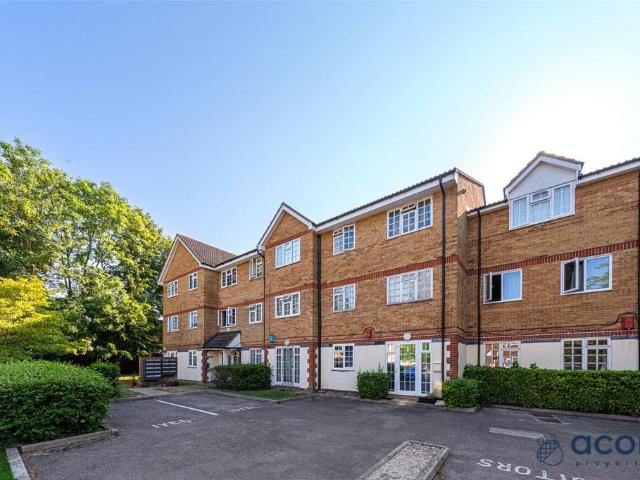Flat for sale in Colindale, Greater London