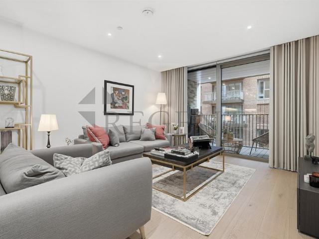 Flat for sale in Nine Elms, Greater London