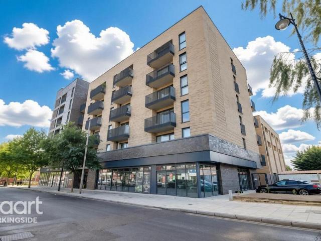 Flat for sale in Hainault, Greater London
